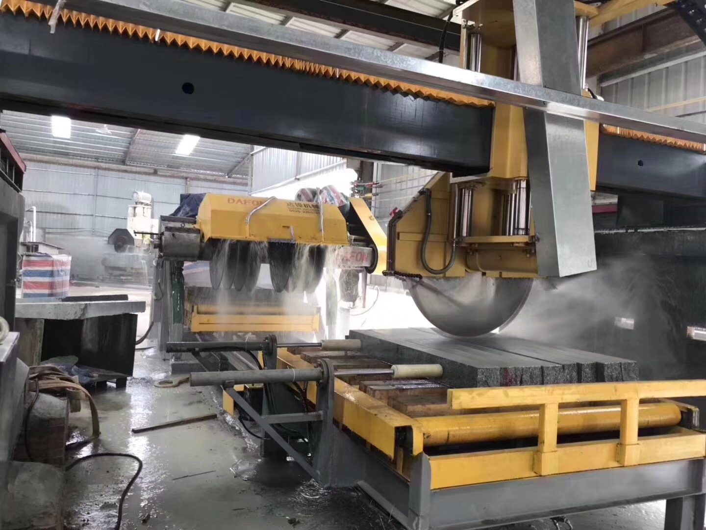 Multiblade stone cutting machine line